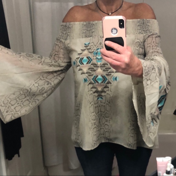 ❤️HOST PIC❤️Judith March off shoulder blouse - Picture 2 of 8